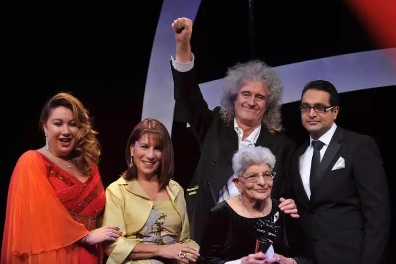 what-is-brian-may-iq-lead-guitarist-of-the-rock-band-queen